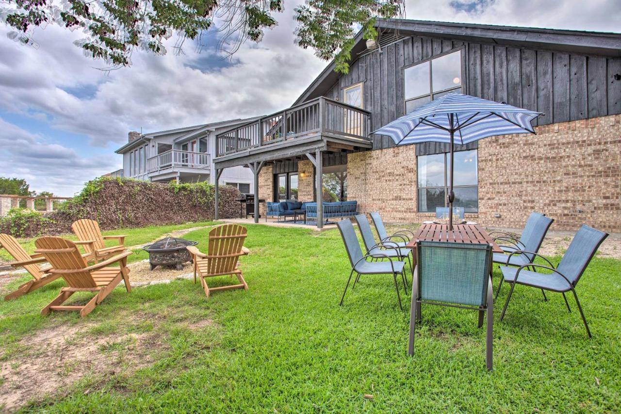 Chic Lakefront Granbury Getaway With Private Dock! Bagian luar foto